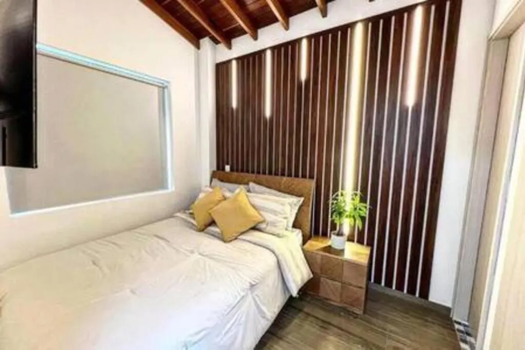 Apartamento Con Balcon Y 2 Dormitorios Ark301 By Roots Rentals Medellin 0*,  Colombia
